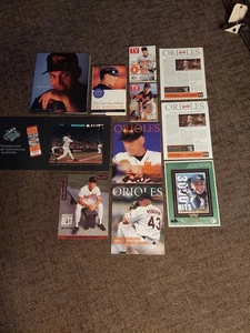 Lotto memorabilia/palla da baseball vintage Baltimore Orioles Cal Ripken Jr da collezione - Foto 1 di 16