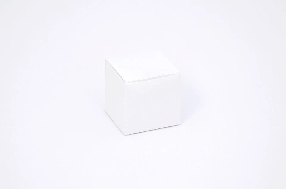 25 x Small White cardboard Box for Small Product or Gift Box 2x2x2 cm - Image 1 of 3