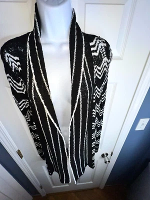 Bcbg Maxazria Women’s Small Black White Chevron Knit Cardigan Sweater Wrap S - Image 1 of 4