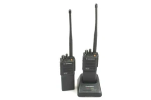 2x radio ręczne Motorola MTS2000 VHF = 136 - 174 MHz z nową baterią + ładowarką - Zdjęcie 1 z 2