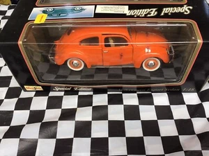 MAISTO SPECIAL EDITION EXPORT Volkswagen SEDAN 1:18 Bug Die Cast Car BOXED - Picture 1 of 5