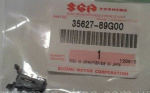 SUZUKI BURGMAN AN250 LATCH CHARGE CORD BOX GANCIO GENUINE PARTS 35627-89G00 - Foto 1 di 6