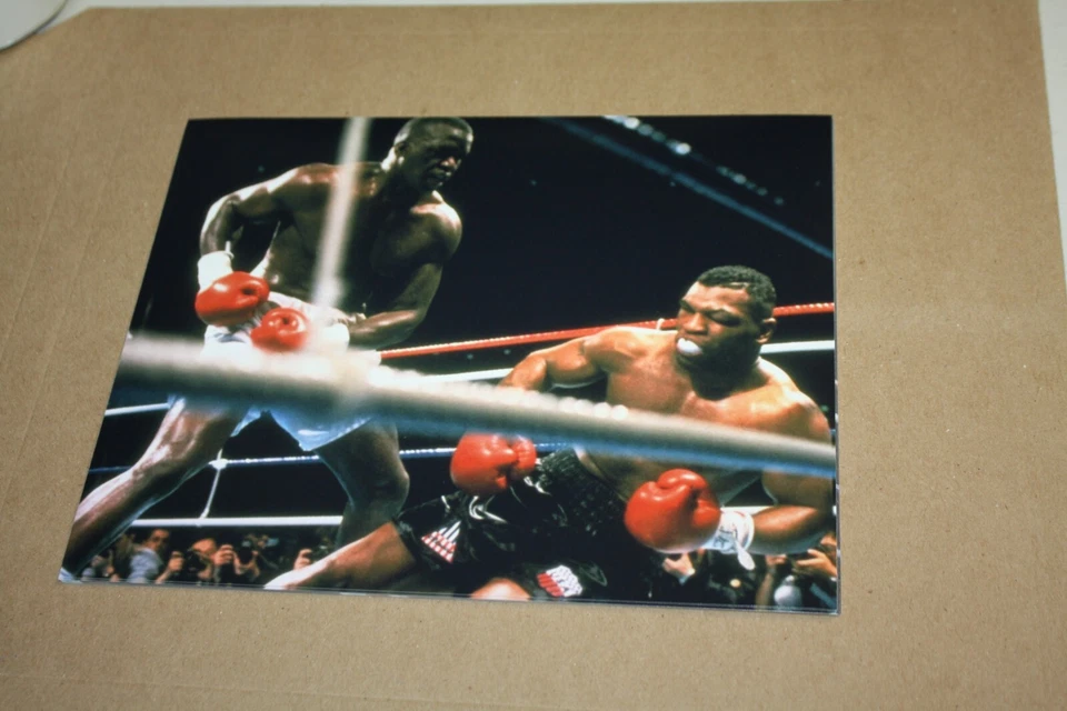 FOTO 8X10 SIN FIRMAR DE JAMES BUSTER DOUGLAS CONTRA MIKE TYSON EX CAMPEÓN TYSON KO Foto 1 de 1