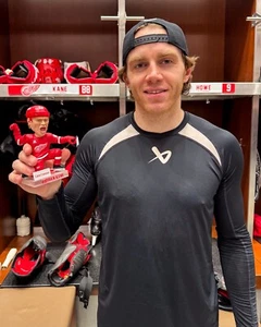 2025 Patrick Kane Detroit Red Wings Bobblehead 1.7.2025 Giveaway - Bild 1 von 4
