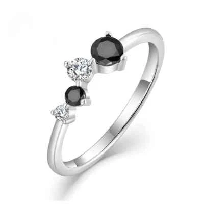 Anillo fino nupcial bonito de ónix y moissanita simulado de 0,44 TCW en platino 950 Foto 1 de 4