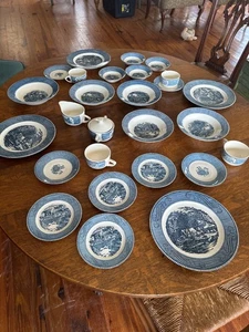 Royal China Currier & Ives Geschirrset Teller, Schüsseln, Tassen (25) Teile Extras - Bild 1 von 7