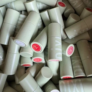 BÁLSAMO LABIAL TINTADO PIXI + HYDRA LIPTREAT AL POR MAYOR 0,16 OZ SURTIDO - LOTE DE 100 PIEZAS - Imagen 1 de 2