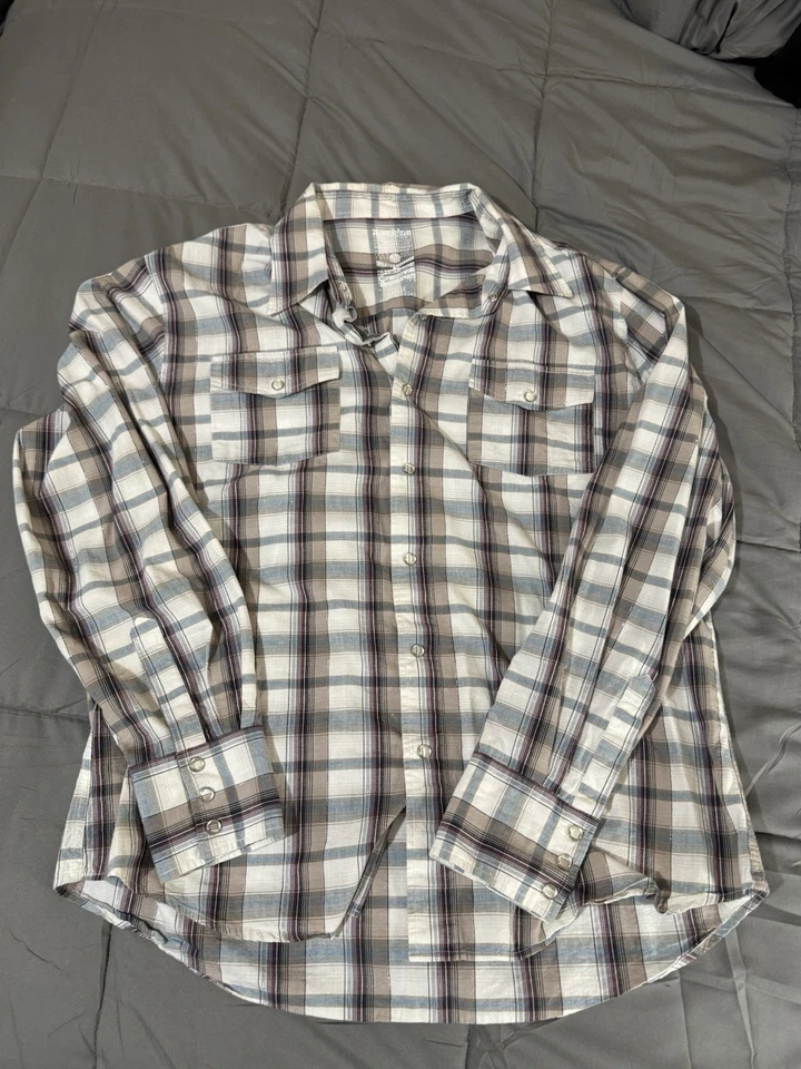 Camisa occidental grande con botones a presión Machine para hombre con rosca brillante Foto 1 de 4