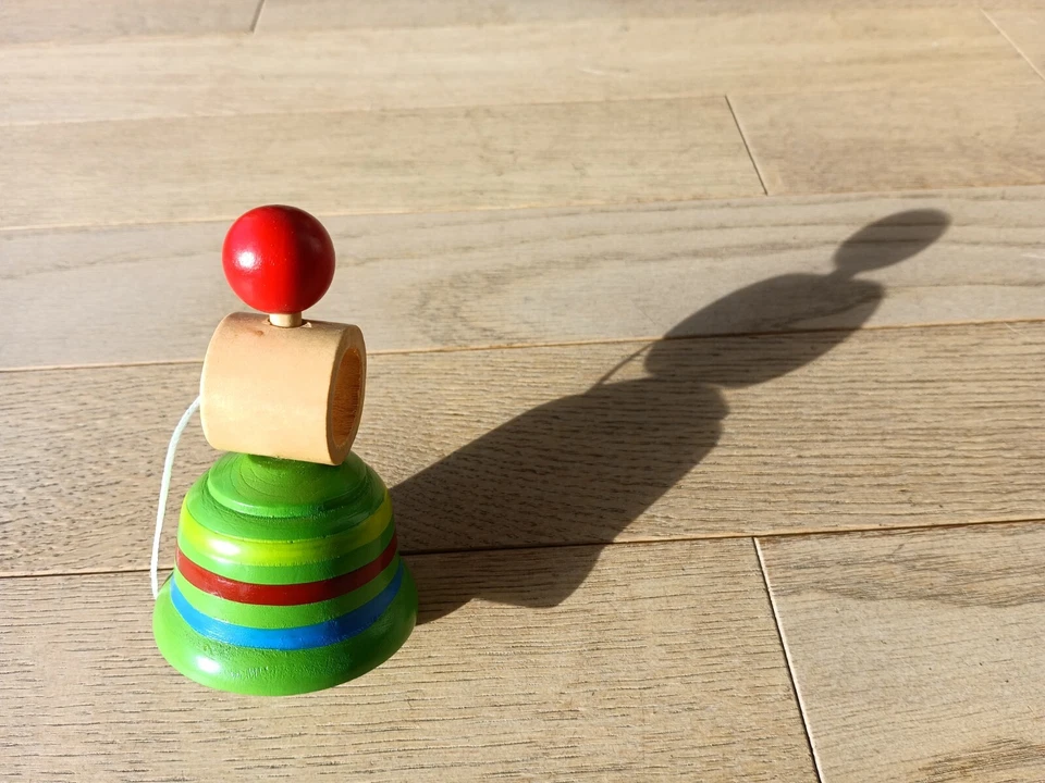 Trottola a strappo in legno "Fantasia" - Immagine 1 di 1