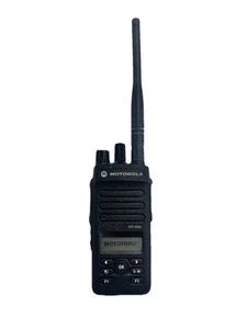 Motorola XPR 3500e Radio VHF z baterią i ładowarką - Zdjęcie 1 z 4