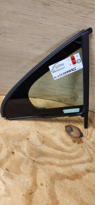 Rear Right OEM part#1777300602 Vent Glass Fitting a 2019-2022 Mercedes Benz A220 - Изображение 1 из 4