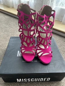 Nuevo en caja tacones eléctricos rosas corte láser Missguided talla 6 - Imagen 1 de 3