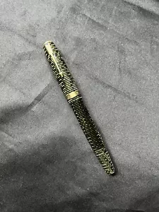 PARKER VACUMATIC FOUNTAIN PEN GREEN STRIPED - Picture 1 of 9