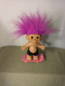 Muñeca Russ Troll 4-5" con patineta CALIENTE pelo rosa patineta no rueda - Imagen 1 de 4