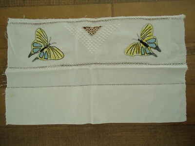 BRODERIE TISSU COTON PAPILLONS LINGE ANCIEN - Photo 1/3