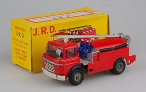 JRD (133) Berliet GAK Pompieri con cisterna "Feux de Forets" rosso-nero - Foto 1 di 3