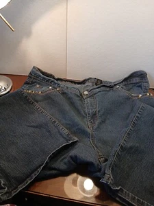 ROZ & ALI JEANS Women Size 22 Average Rhinestones On Front & Back Inseam 30" - Picture 1 of 9
