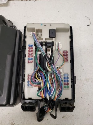 Caja de fusibles motor VQ37VHR compartimento motor sedán compatible con 09 Infiniti G37 1447460 Foto 1 de 4