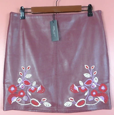 SK16915- NUEVO CON ETIQUETAS ROMEO JULIET Minifalda de Cuero Sintético Floral Granate Multi L $130 Foto 1 de 4