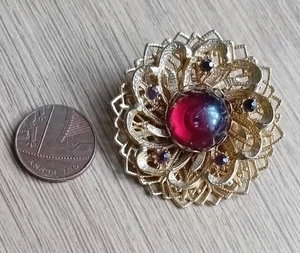 LOVELY VINTAGE BROOCH WITH STONES - Picture 1 of 2