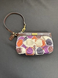 Cartera Muñequera Coach Multicolor Firma Tela y Cuero - Imagen 1 de 7