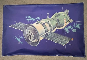 Ogonek Space Capsule Soyuz 1:30 Scale Russian Spacecraft Model Kit 4498 New - Picture 1 of 10