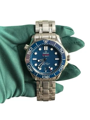 OMEGA Seamaster Diver 300M esfera azul ondulada 210.30.42.20.03.001 Foto 1 de 4