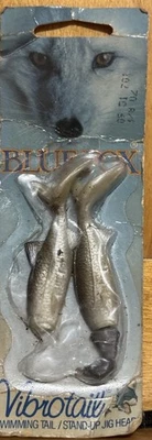 Señuelo de pesca de colección nuevo stock antiguo en paquete Blue Fox Vibrotail 2 colas de goma Nuevo de Lote Antiguo Foto 1 de 4
