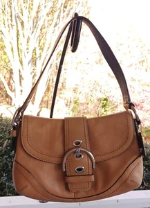 Coach F12300 kleine britische hellbraune Vintage-Schultertasche Soho-Leder mit Schnalle - Bild 1 von 21