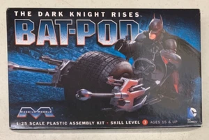 The Dark Knight Rises Batman Bat-Pod Model Kit 1/25 Scale Moebius Models 2012 - Picture 1 of 2