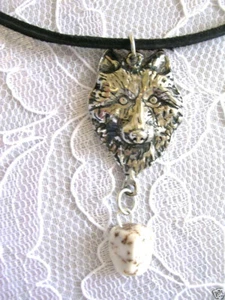 WOLF HEAD FACE with CREAM WHITE TURQUOISE GEM PENDANT NECKLACE WOLVES - Picture 1 of 1