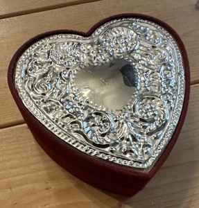 Terciopelo Rojo Ornamentado Rollos Rococó Flor Plata Top San Valentín Corazón Caja de Regalo - Imagen 1 de 10