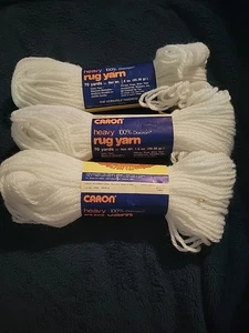 Hilo Caron Alfombra Pesada Hilo Sólido Color Blanco Real 100% Dacron Pesado 1.6 OZ Madeja - Imagen 1 de 3
