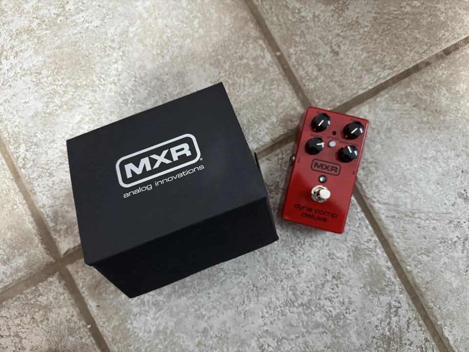 MXR M228 Dyna Comp Deluxe Compressor Guitar Effects Pedal - Image 1 of 1