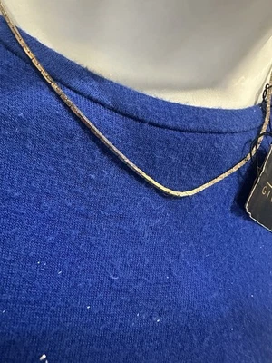 Collar Givenchy 15 pulgadas ligero placa de oro doble cierre G nuevo con etiquetas regalo en caja ☼ Foto 1 de 4