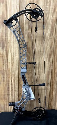Darton Archery Sequel 31 ST 60lb Grey Riser Black Limbs RH BRAND NEW - Image 1 of 4