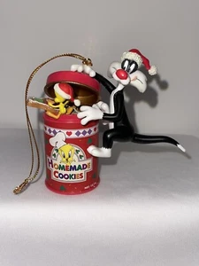 1997 Looney Tune Sylvester And Tweety Cookie Tin Matrix Ornament With Box - Picture 1 of 7