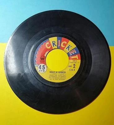 VINTAGE 1950's CHILDREN'S CRICKET RECORD 45 RPM - THE THREE PIGS - FAVORITES Foto 1 de 2