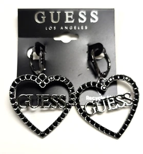 Nuovo Guess Nero Cristallo Strass Forma Cuore Logo Orecchini Pendenti - Foto 1 di 5
