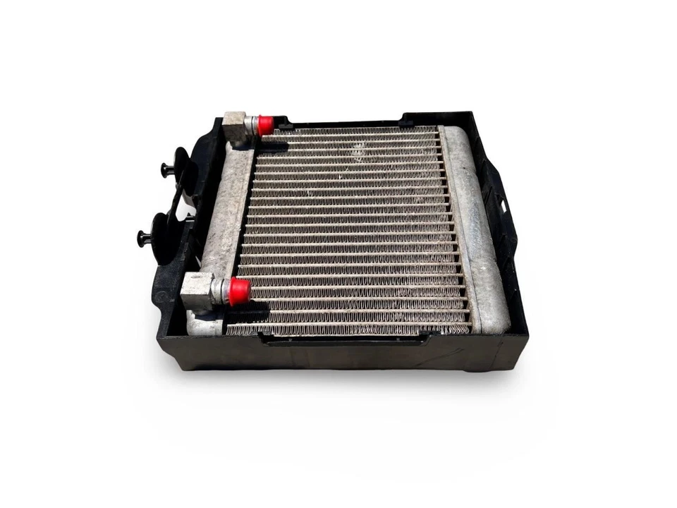 Вспомогательный радиатор со стороны правого пассажира для BMW 750i 2011-2015 годов выпуска - Изображение 1 из 4