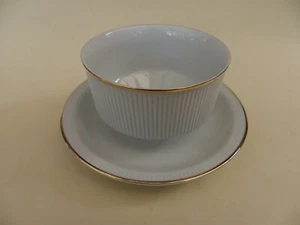 Arzberg Germany, Porcelain Sauce Boat with Attached Underplate, White Gold Trim. - Picture 1 of 4