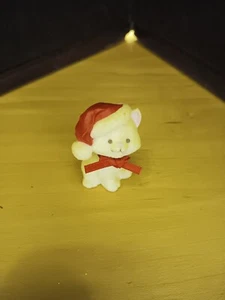 Vintage 1983 Hallmark Merry Miniatures Cream Kitten with Santa Hat & Red Bow - Picture 1 of 4