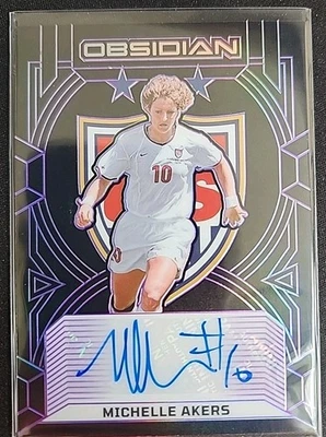 Michelle Akers 2024-25 Panini Obsidian Clase de 1999 Automático Púrpura USWNT #48/50 Foto 1 de 2