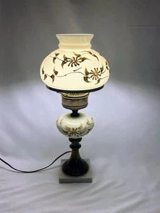 Einzigartige verzierte weiße Glas Windlicht Lampe Marmorsockel GWTW-Stil getestet - funktioniert - Bild 1 von 12
