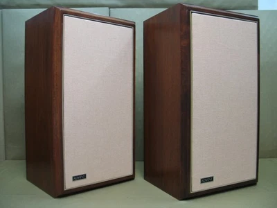 Large Advents (OLA Beveled Walnut Cabinets)1973 Re-Foamed/New Grill Cloth/Badges - Image 1 of 4