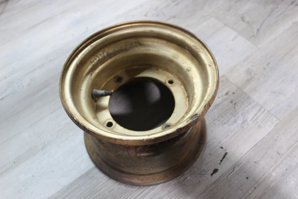 Llanta delantera Suzuki Quadrunner 185 Lt185 1984 2x4 8x5,5 Foto 1 de 4