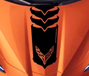 NEW Design - Center Hood Emblem RACING STRIPES vinyl Decal (Fits Corvette C8) - Foto 1 di 21