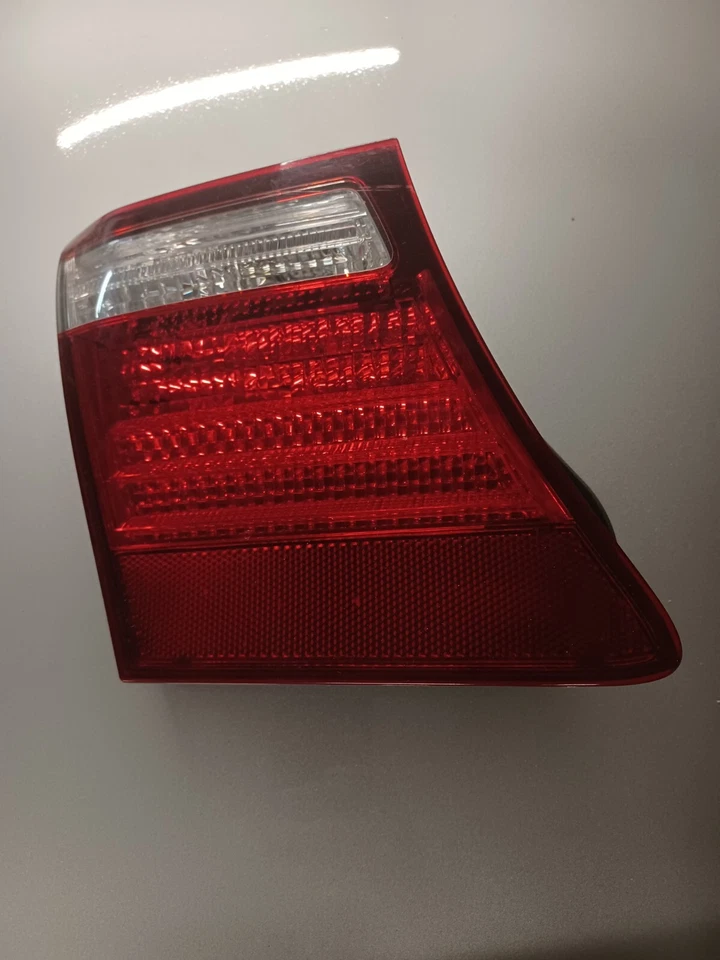 LENTE DE LUZ TRASERA LEXUS LS460 OEM LS600H LADO DEL CONDUCTOR MALETERO INTERIOR 07-09 TRASERO IZQUIERDO Foto 1 de 2
