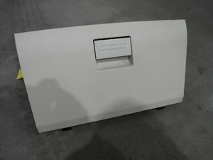 Conjunto de compartimento de almacenamiento caja de guanteras Chrysler Sebring 07-10 CREMA D - Imagen 1 de 8