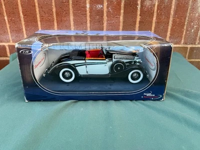 Signature Models PM-38205 Maybach SW38 2 Doors Cabriolet Scale 1/18 - Image 1 of 4